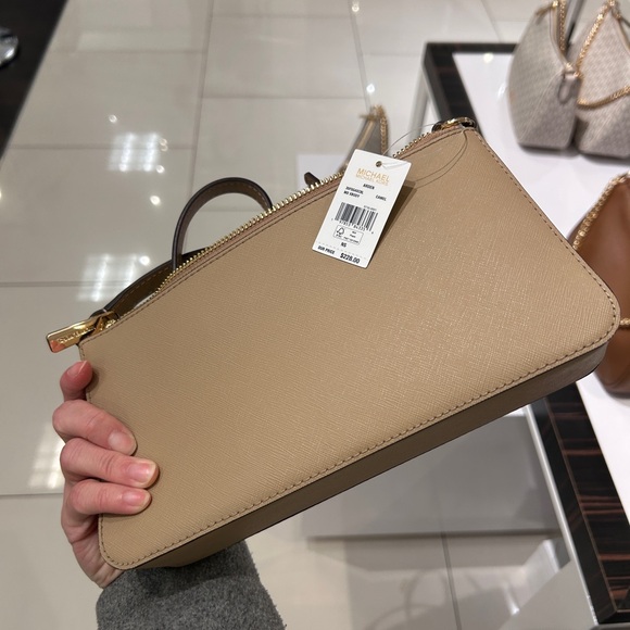 NWT❤️Michael Kors Arden Medium Crossbody Bag in Camel - Picture 2 of 5